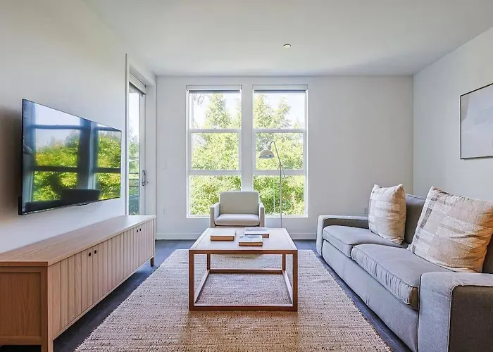 Near Beverly Center Luxury 2Bd Apartment