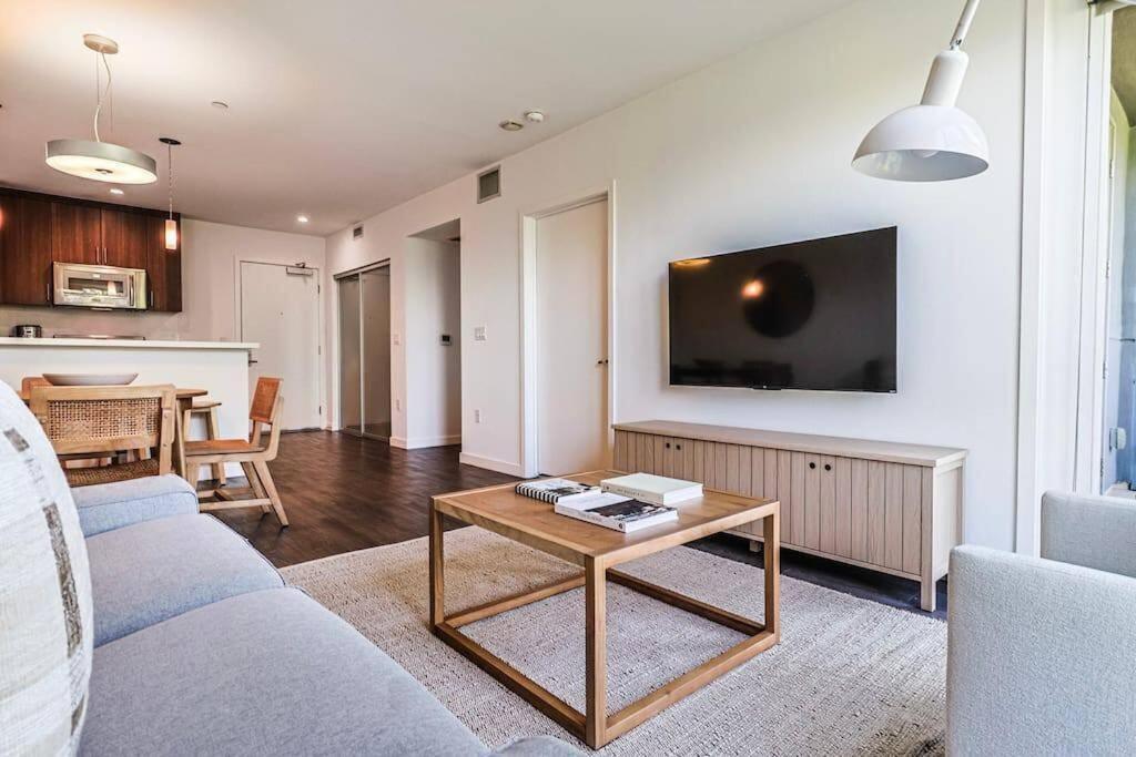 Near Beverly Center Luxury 2bd *