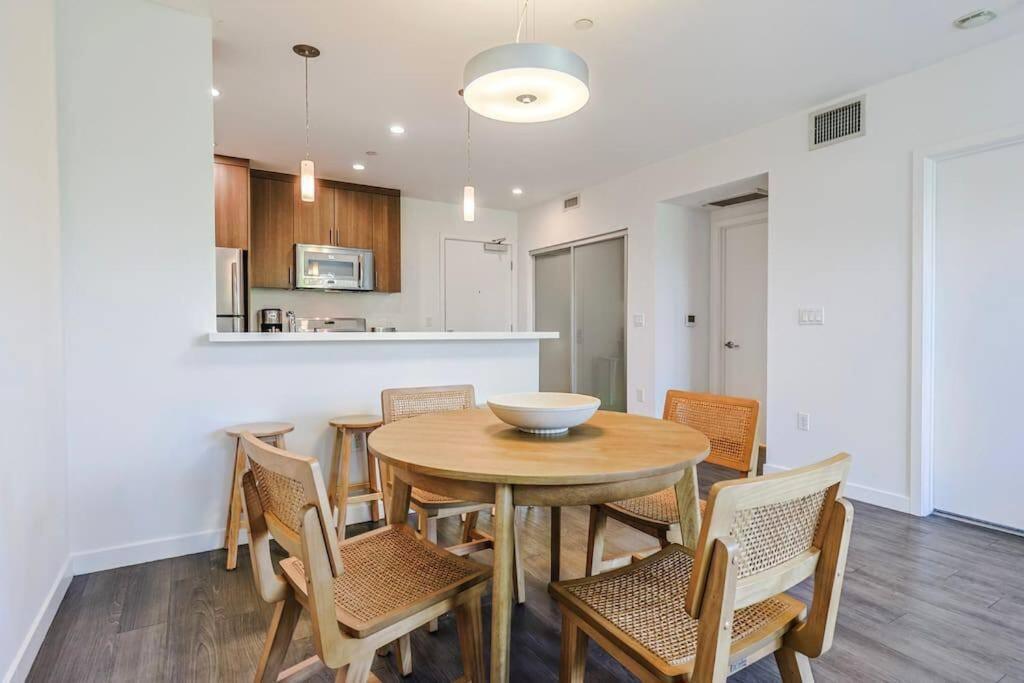 Near Beverly Center Luxury 2bd Los Angeles
