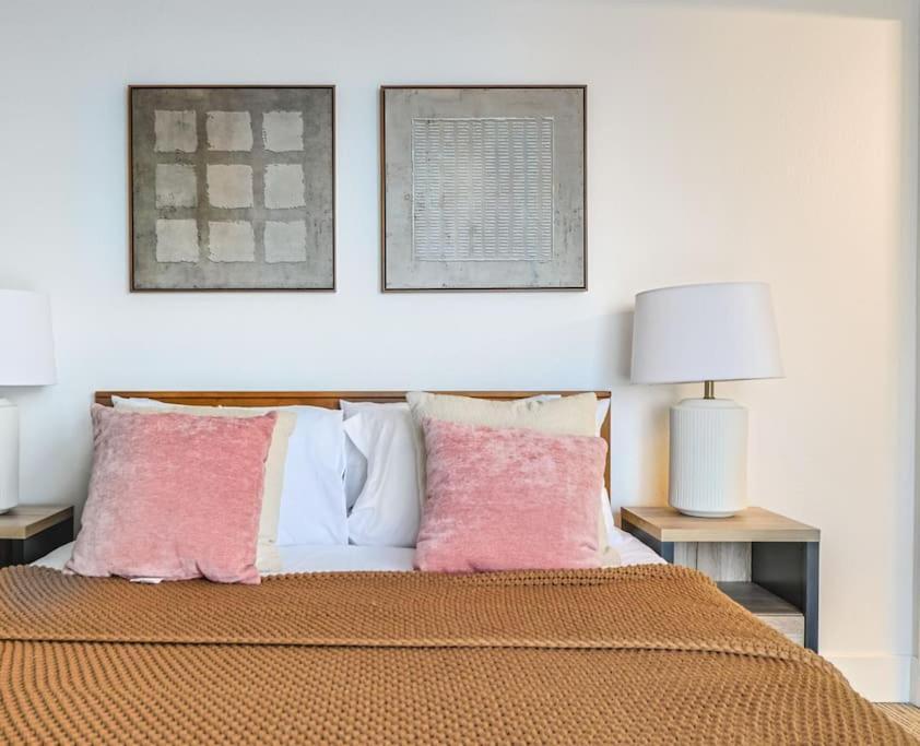 Near Beverly Center Luxury 2bd *