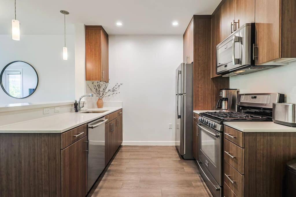 Near Beverly Center Luxury 2bd Los Angeles